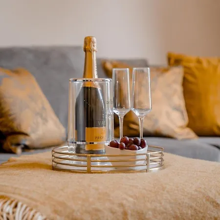 York Place One شقة *